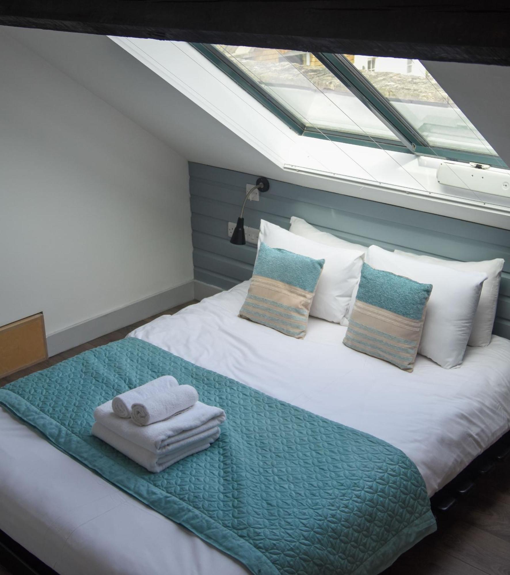 The Old Coach House: Luxury Harbourside Apartment ブリストル エクステリア 写真